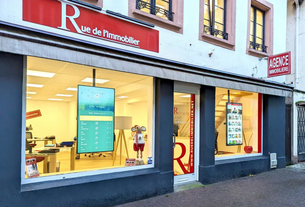 Ultra High Brightness Display in shop window